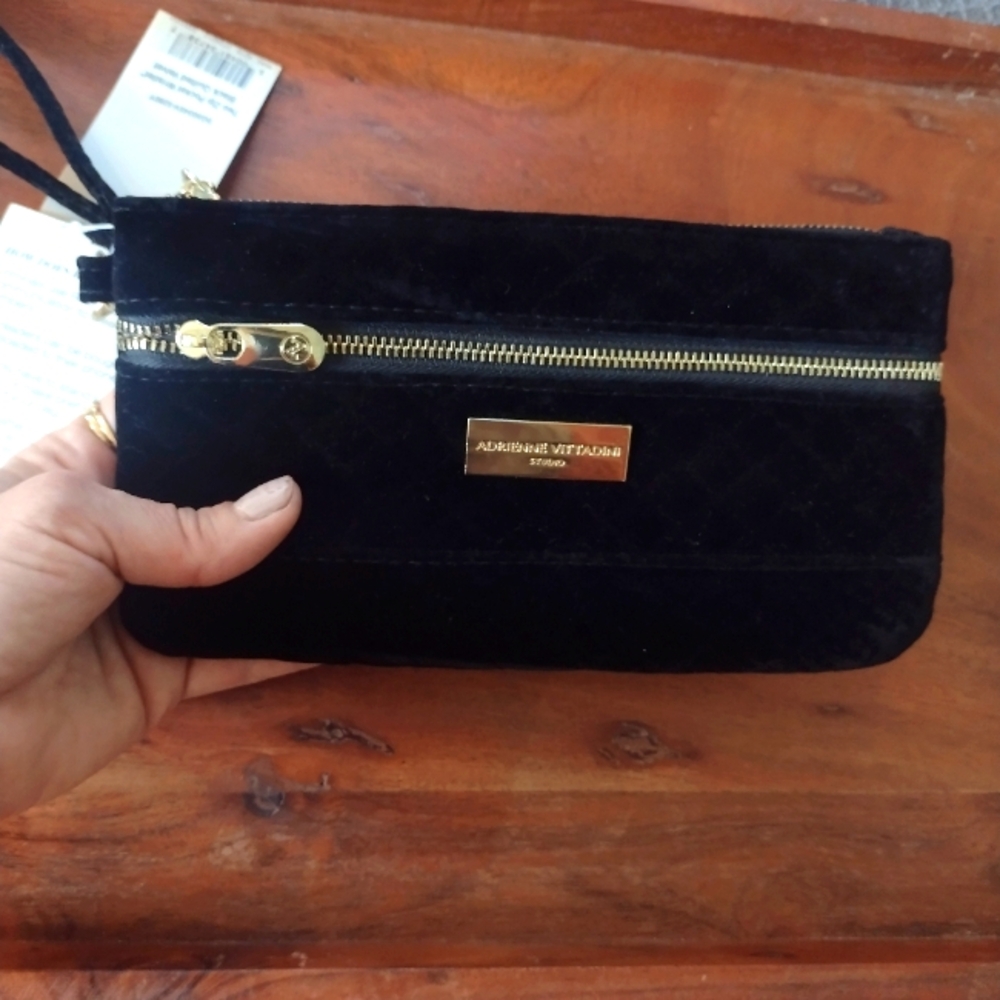 NWT Adrienne Vittadini Black Quilted Velvet Two Zip Pocket Wristlet - Picture 7 of 8